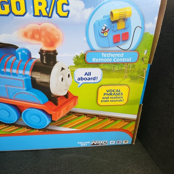 2016 NIB Thomas & Friends Stop & GO R/C NIkko Tethered Remote Control Train - Picture 9 of 9